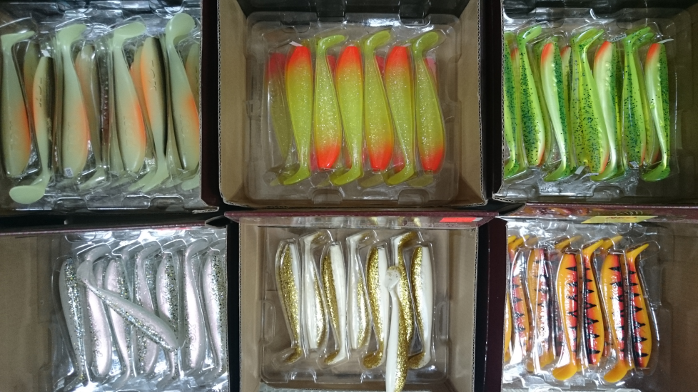 Verschiedenfarbige Fox Rage Zander Pro Shads in Verkaufskartons